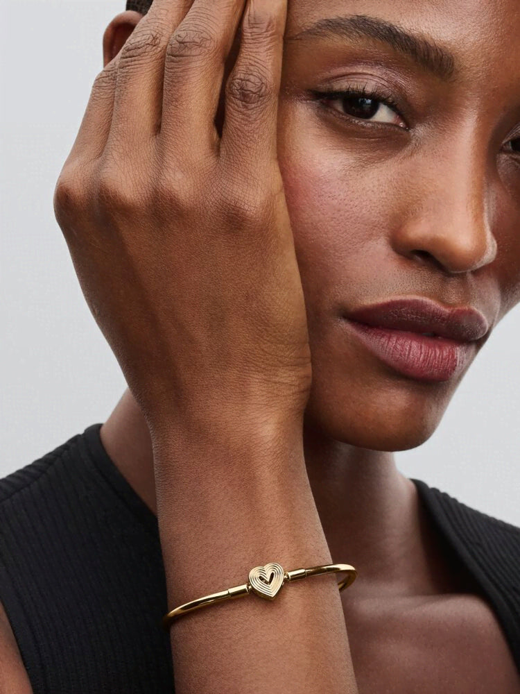 Radiating Heart Clasp Bangle