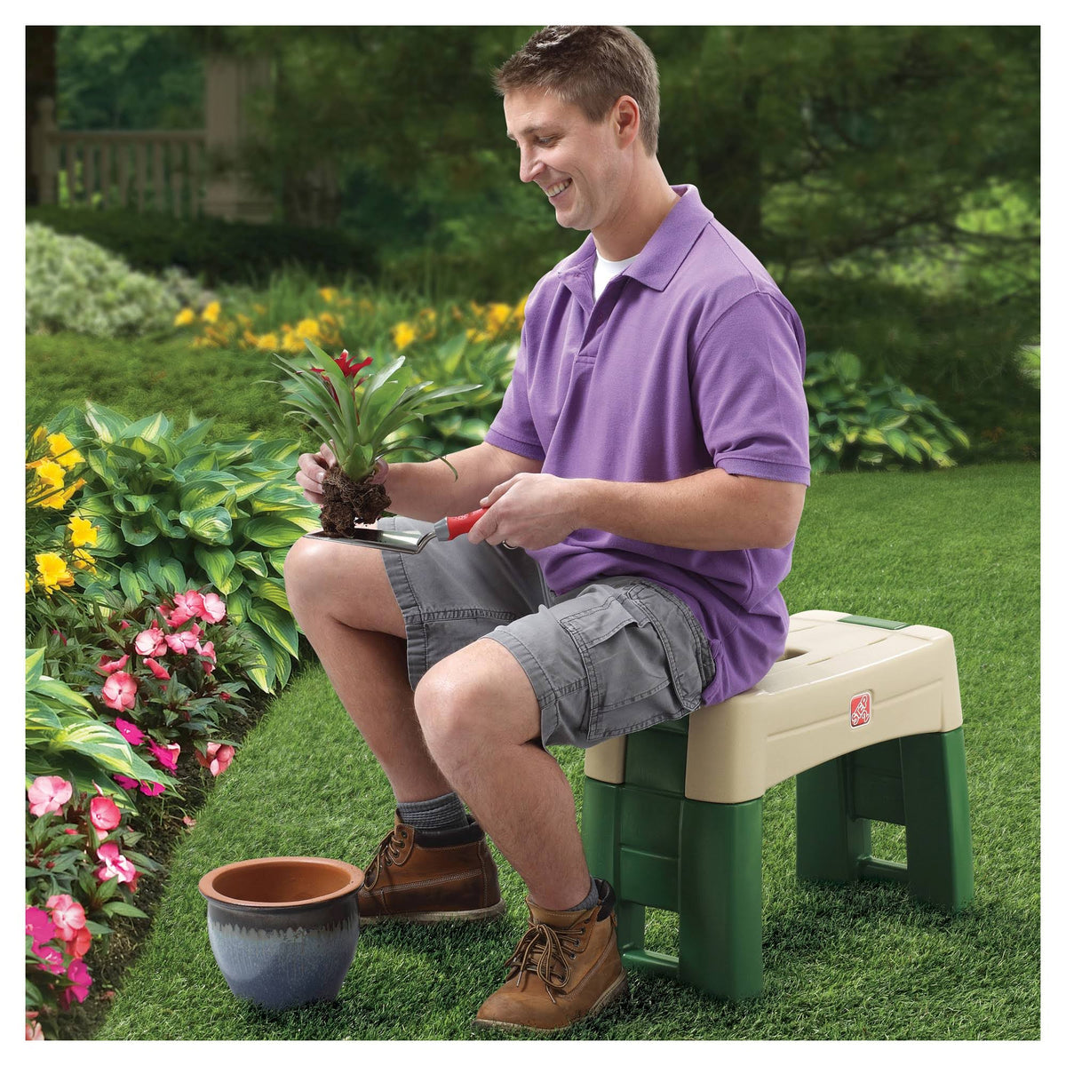 Step 2 Garden Kneeler Seat, Green, 16.25in H x 21.75in W x 10.75in D