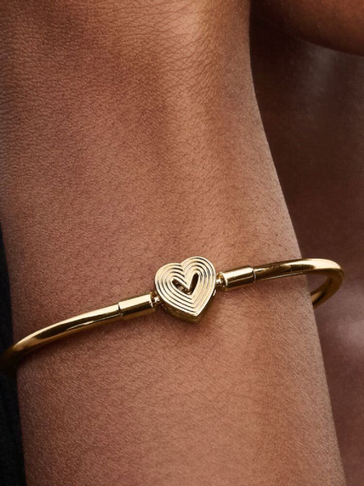 Radiating Heart Clasp Bangle