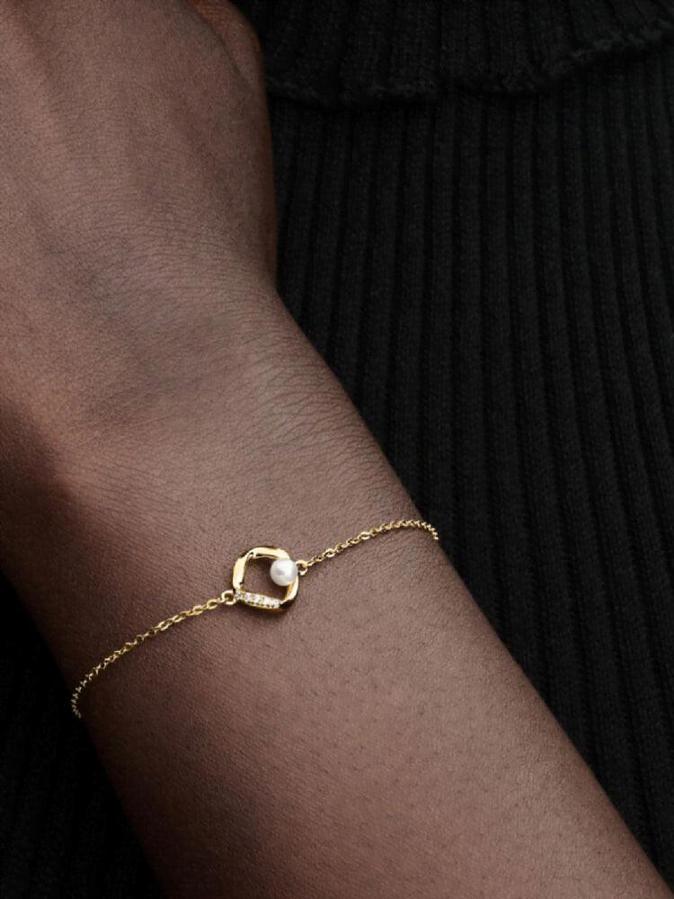 Organically Shaped Pavé Circle & Treated Freshwater Cultured Pearl Bracelet