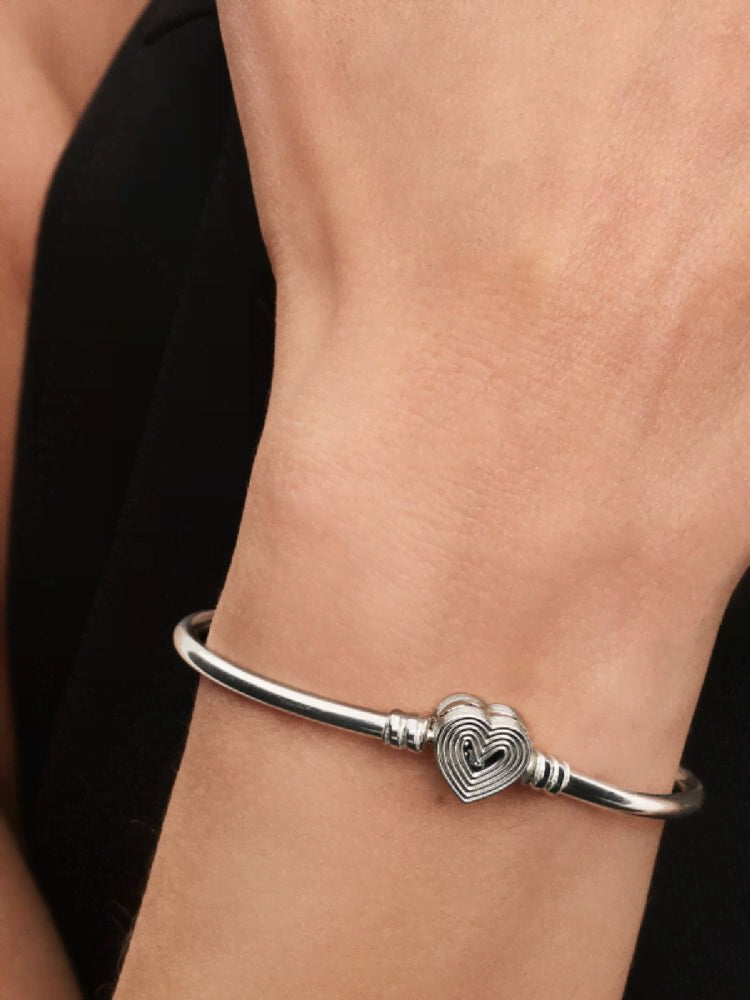 Radiating Heart Clasp Bangle