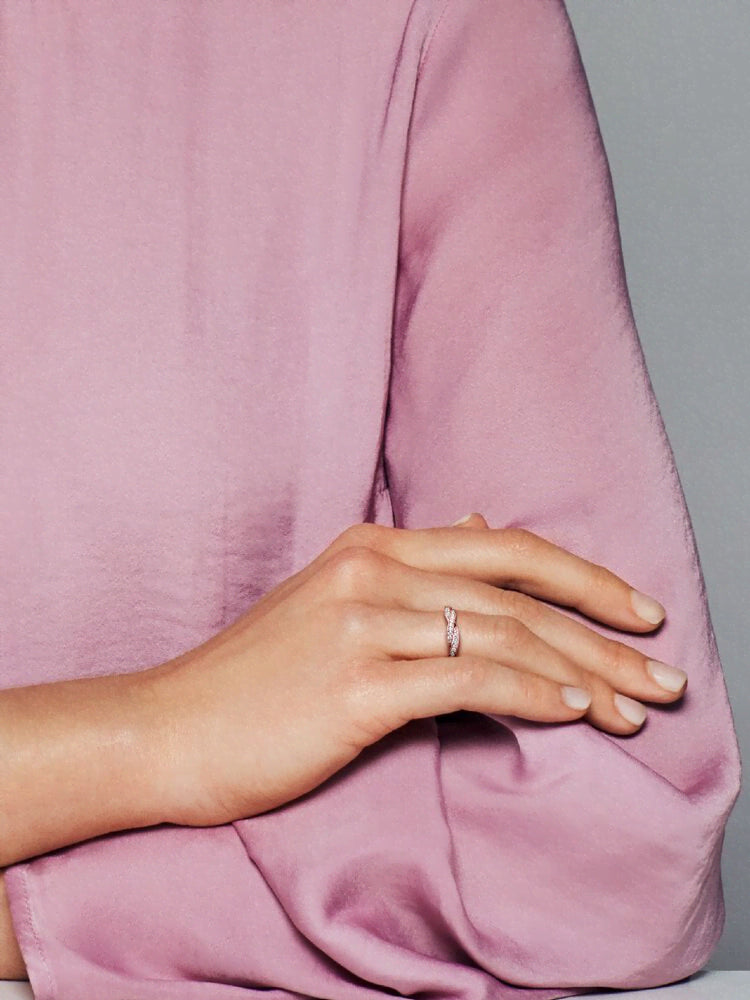 Sparkling Twisted Lines Ring