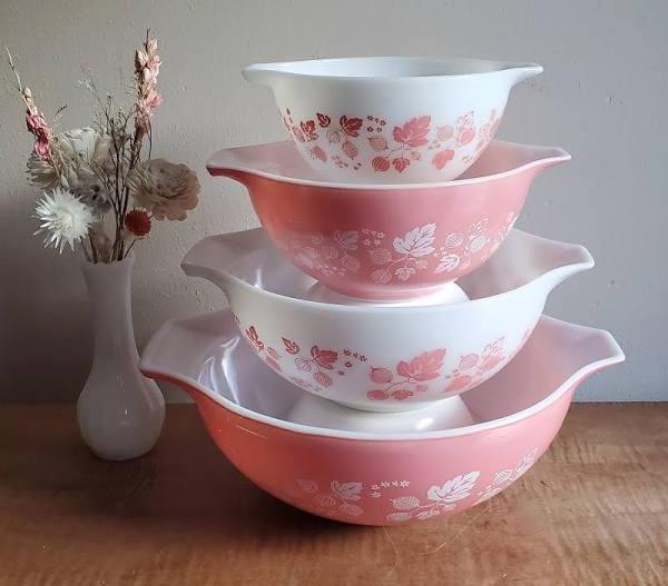 Pyrex Pink Gooseberry Cinderella Mixing Bowl Set