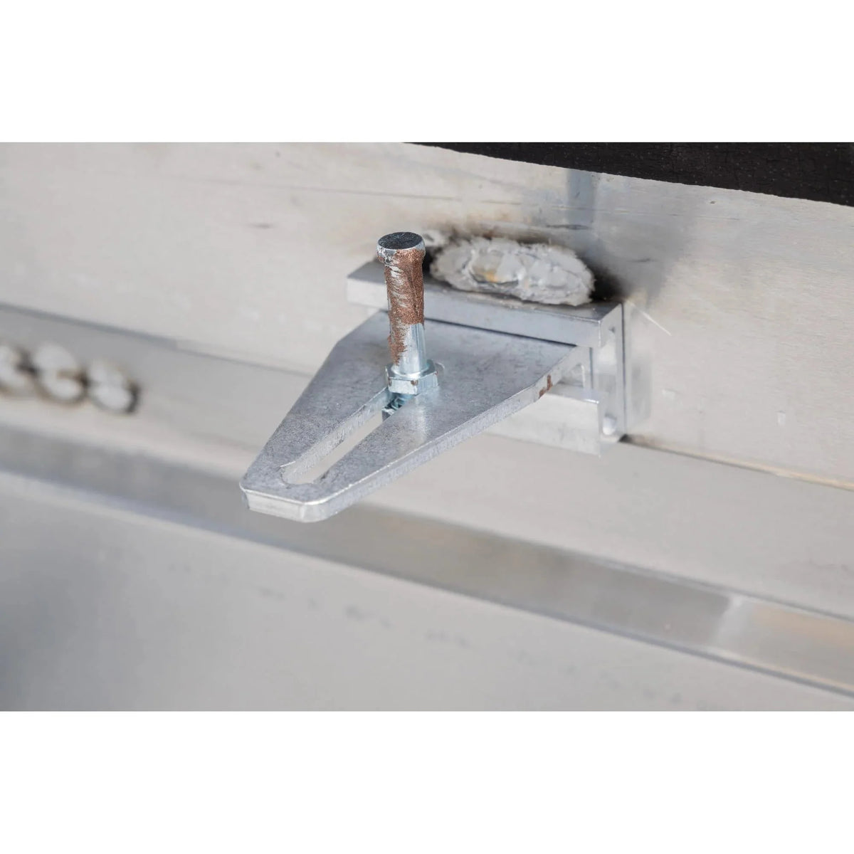 Better Built Low Profile Crossover Truck Tool Box - 70 Crown Series