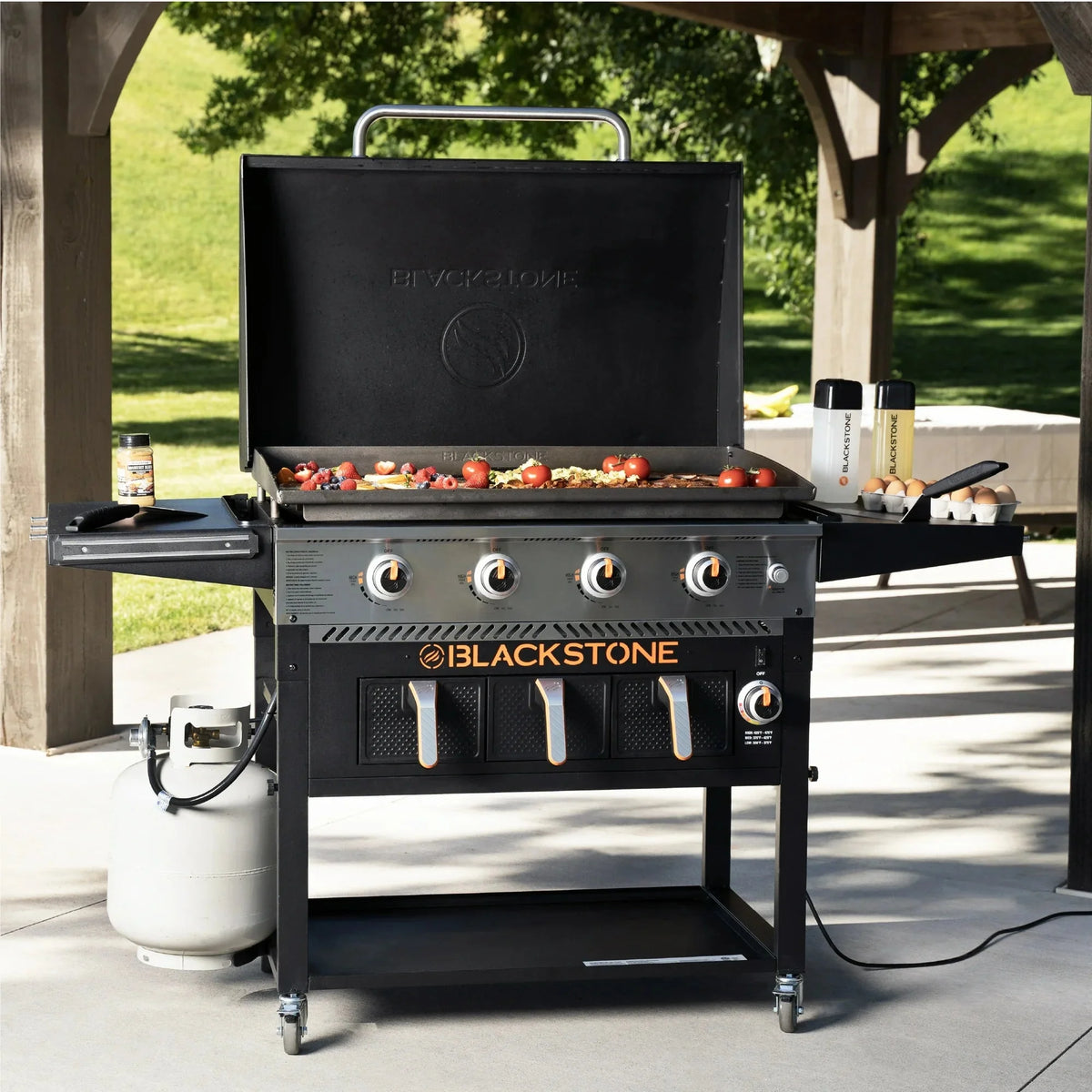 Blackstone 4-Burner 36in Propane Outdoor Griddle With Air Fryer And Hood - 1868