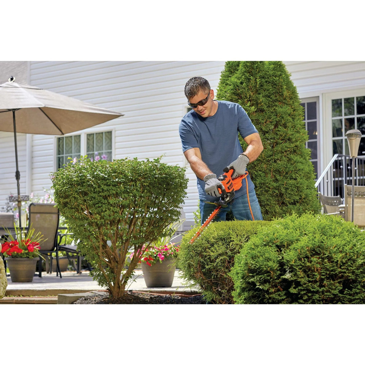 Black+Decker 3.2 Amp 17-Inch Electric Hedge Trimmer - BEHT150