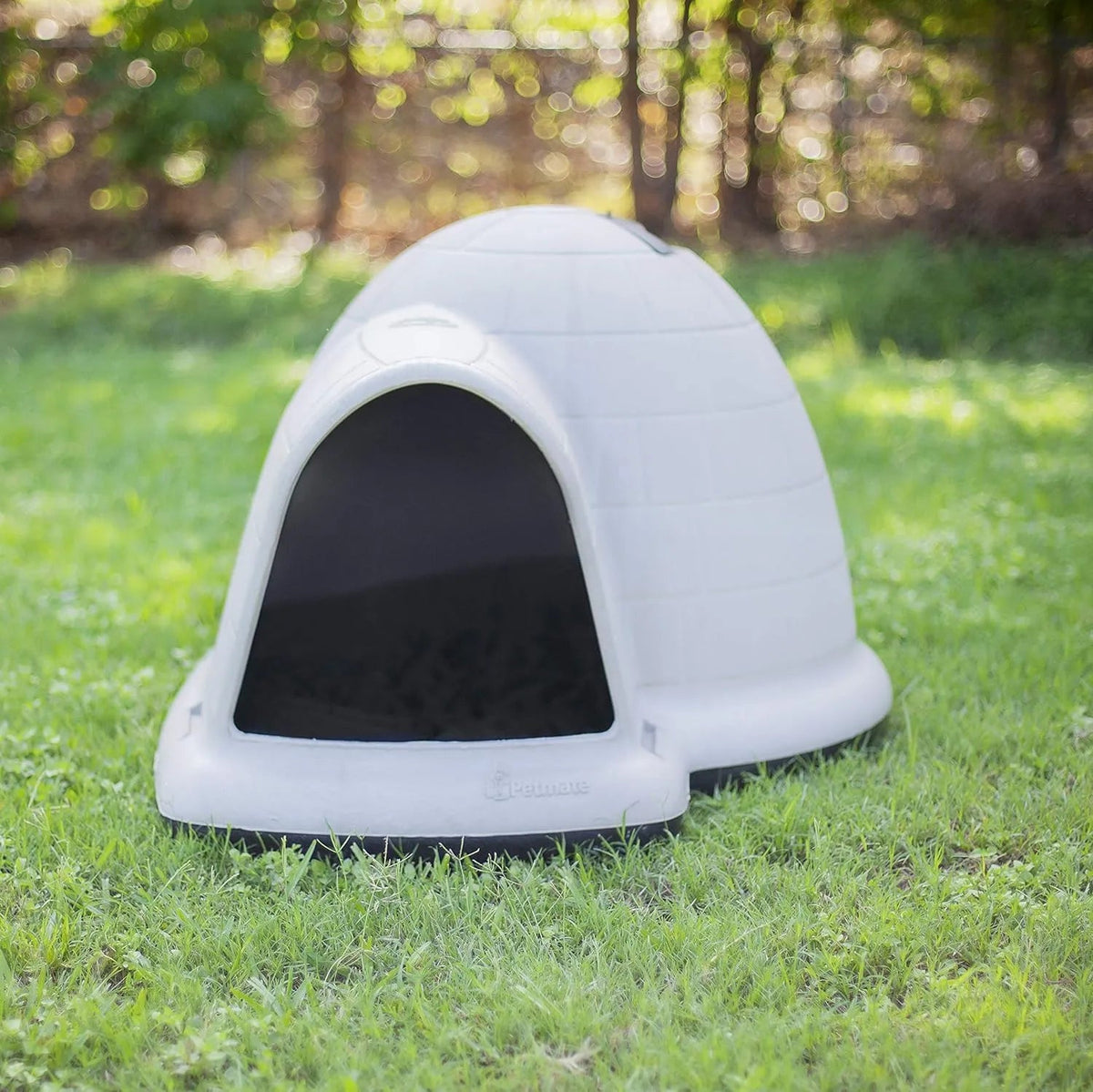 XL All-Weather Igloo Dog House for 90-125 Lb. Dogs