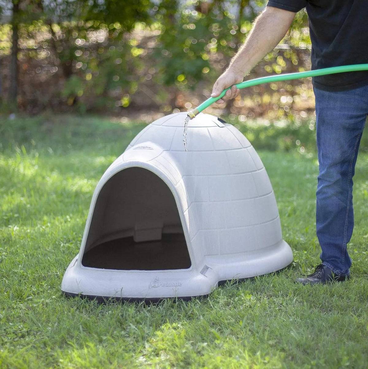 XL All-Weather Igloo Dog House for 90-125 Lb. Dogs
