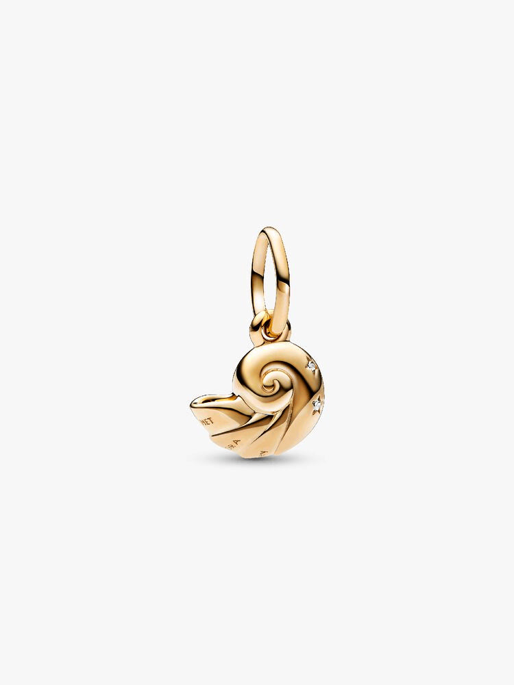 Yoonchae’s Shell Charm Necklace Set