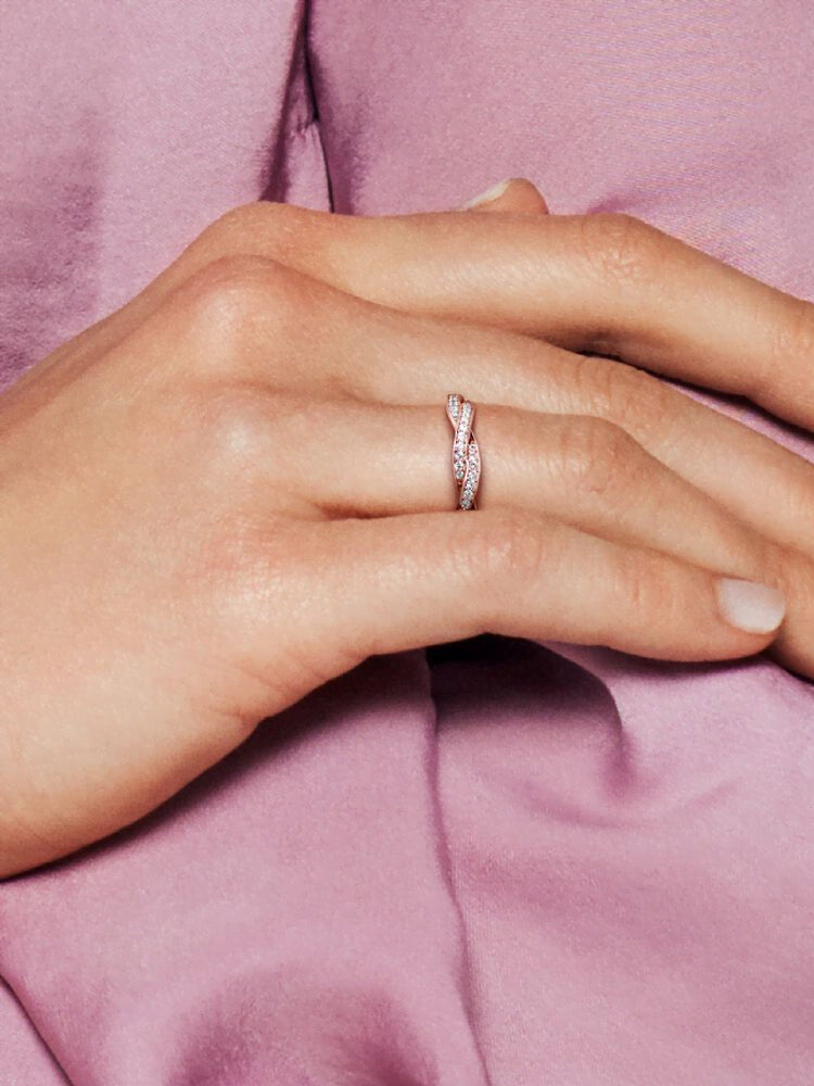 Sparkling Twisted Lines Ring