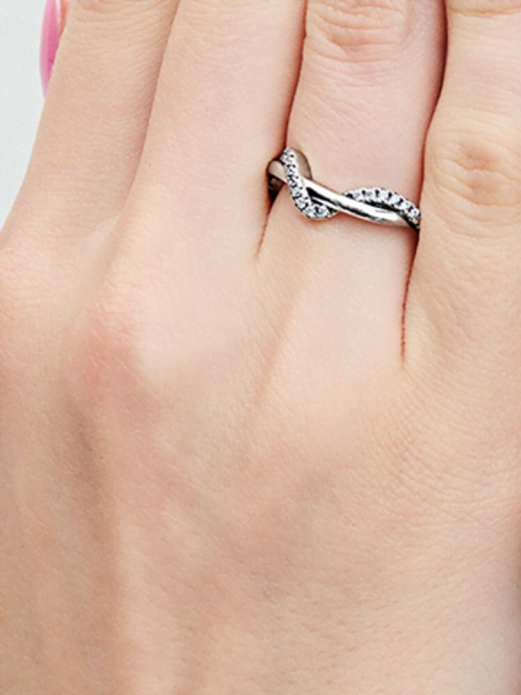Sparkling Intertwined Wave Ring