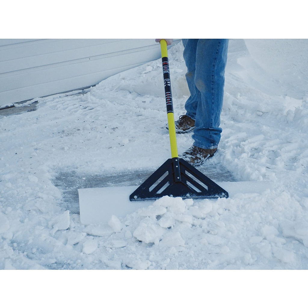 the-snowplow-30-inch-poly-blade-snow-pusher-shovel-with-ergonomic-fiberglass-handle-3272
